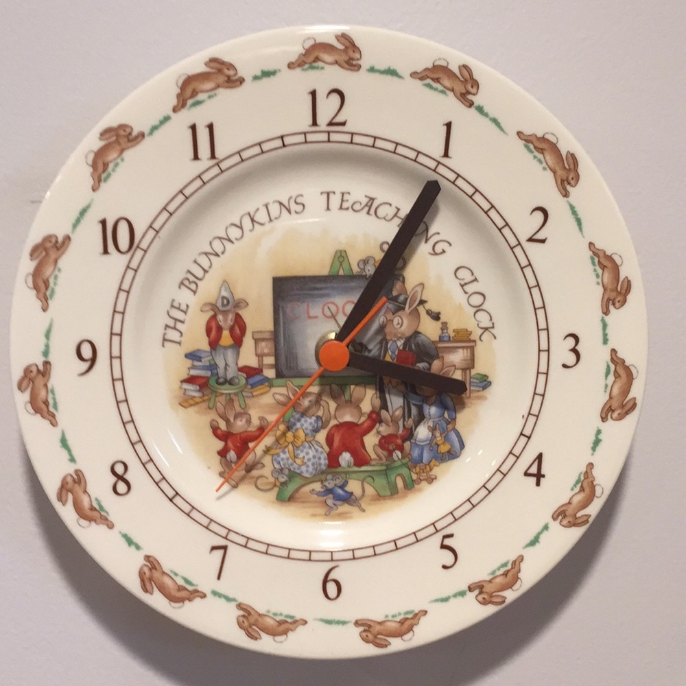 Vintage Royal Doulton bunnykins teaching clock
Teachers and parents ; kids rooms